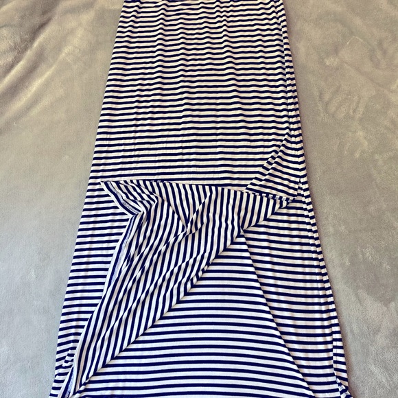 Sybilla maxi skirt with slit - Picture 2 of 4